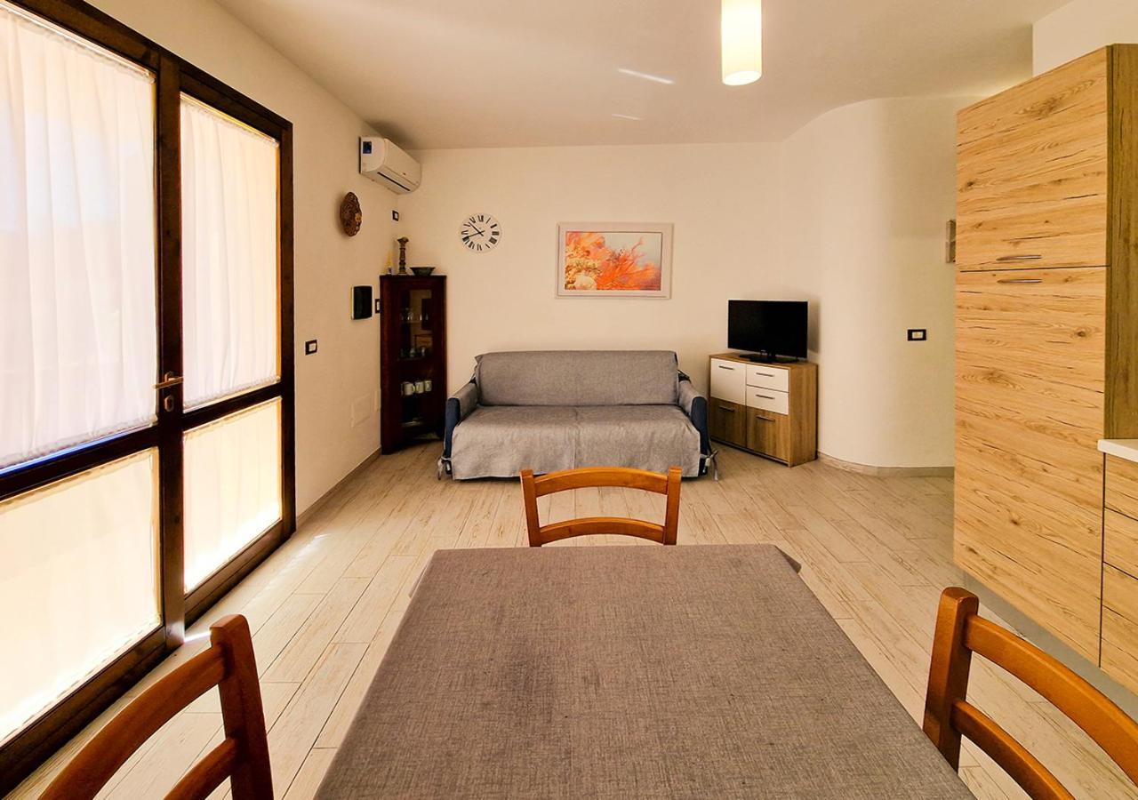 Residenza Quarto 02 - La Maddalena Apartment La Maddalena  Ngoại thất bức ảnh